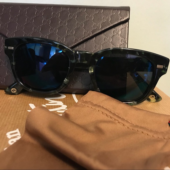  Gucci Sunglasses  - Picture 5 of 8